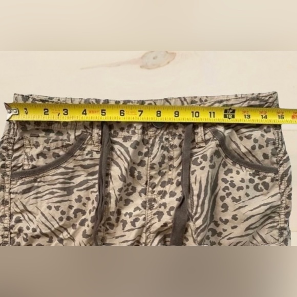 London Jean Cotton Cargo Style Capris 2 - Picture 7 of 16